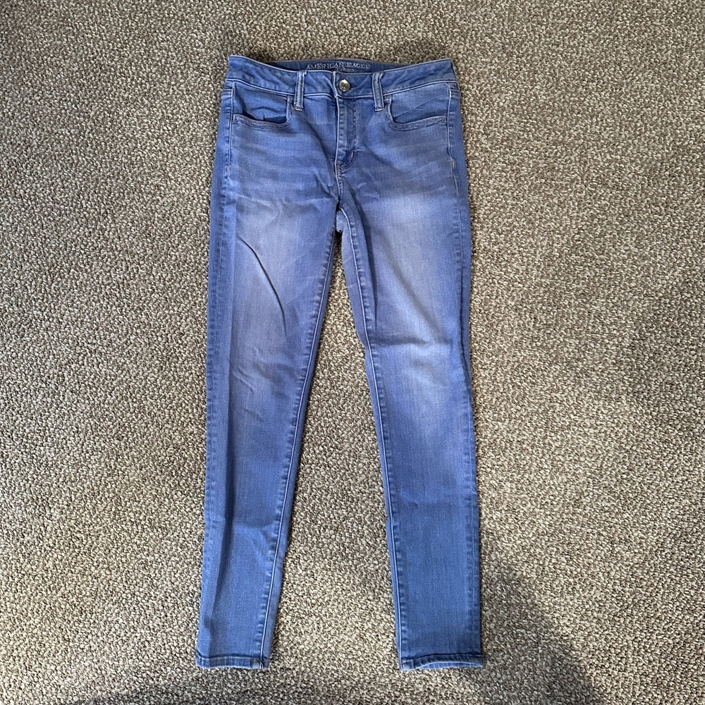 American Eagle blue super stretch skinny jeans (size 8 regular)